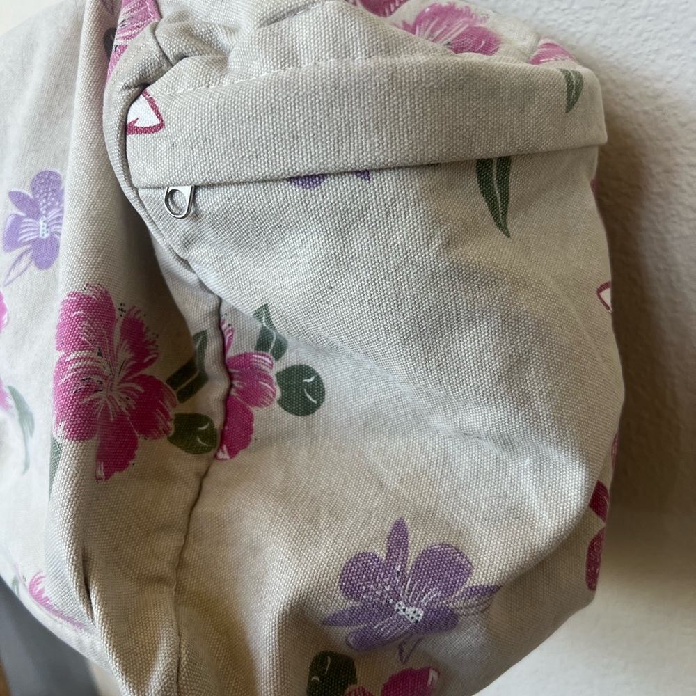 Down Under Floral Tote Zipper Closure, Side, Inside and Front Pockets - Picture 8 of 10